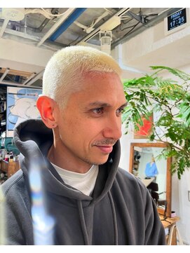 ロア インターナショナル 新宿店(LoA International) Buzz blonde