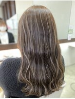 ベースヘアーデザイン(BASE HAIR DESIGN)&nbsp;レディース　細目ハイライト　ベージュ　宇都宮