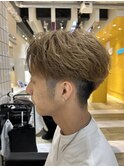 センターパート×グレージュカラー