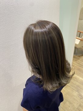 リアン(Lien) 赤みにサヨナラ。色落ちを考えたハイライト×グレージュカラー