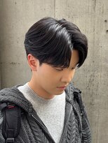 アルム オモテサンドウ(ALLM omotesando)&nbsp;韓国風カルマパーマ メンズ韓国ヘア メンズカット 原宿 表参道