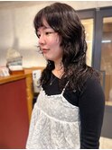 ロングヘア ニュアンスパーマ 黒髪 前髪あり 顔周りカット 20代