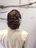 ルーズオールバックシニヨン