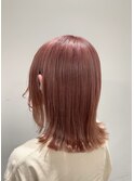 ピンクベージュ ミディアムヘア