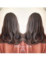 エフィル(efil.)&nbsp;極細ベージュハイライト×ミディアムスタイル