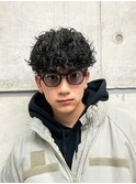 黒髪パーマショート