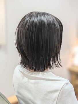 ウィスカーヘアー(whisker hair) ショートレイヤー ブルーブラック