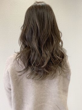 シェリア(Shelia) 透け感グレージュ×ナチュラルハイライト【Shelia町田】