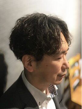 ビーダンディー(Bee dandy) ツーブロック デザインパーマ クラウドマッシュ スタイル