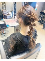 フィオーレ ヘアデザイン(FIORE hair design)&nbsp;編みおろし ポニーテール
