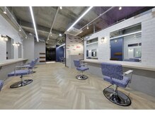 メンズゴートヘアタカツキ(Men's GOAT HAIR Takatsuki)の雰囲気（広々とした店内◎マンツーマンでしっかりとサポート致します！）