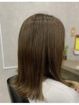 インフォーマル(Informal) 外ハネミディアム/マットベージュ