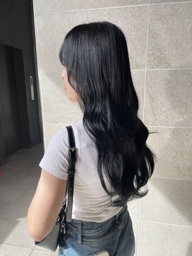 スニュウ(snuw) 透明感のあるダークカラー