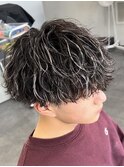 渋谷ホワイトメッシュカラーメンズハイライトカラー緩めパーマ