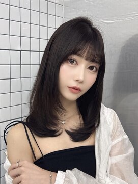 ロムーク 表参道(LOMKH) 夏のミディアムレイヤーカット顔周りシールエクステブルーカラー