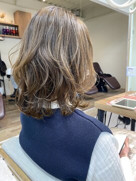 レイヤーミディアム　グレージュ