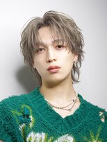 オーシャントーキョー 神戸(OCEAN TOKYO KOBE)&nbsp;シルバーグレージュ前上がりセンターパートウルフ