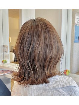 ステラ 久我店(stella)の写真/白髪が気になっても、好きな髪色を楽しみたい。白髪染めから自然になじむ白髪ぼかしまでご相談ください♪