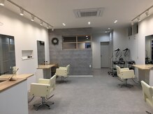 ヘア サロン ヤマシロ(HAIRSALON YAMASHIRO)の雰囲気（【コロナも心配なし】　広々とした落ち着いた空間が広がります）