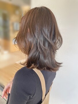 コラボエンリッチ(COLLABOENRICH) 大人ガーリーミディアムプチウルフ外ハネ小顔カット