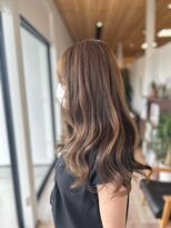 アパートメントヘアー&nbsp;ロングレイヤーグレージュデザインカラーナチュラルカール