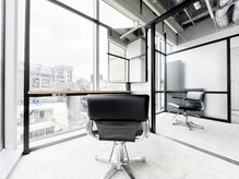 DXシェアサロンシブヤ 渋谷(DX SHARE SALON SHIBUYA)の雰囲気（落ち着いて施術を受けられる半個室シェアサロンです！）