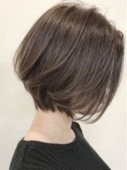 美容室クレアの写真/気になる白髪もただ染めるだけじゃない！髪に優しく、しっかり染まるグレイカラーで理想の髪色に♪