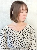 顔周りレイヤーでつくる柔らか質感の愛されボブ