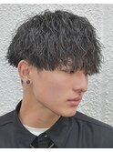 黒髪縦落ちツイストスパイラルパーマモテマッシュ