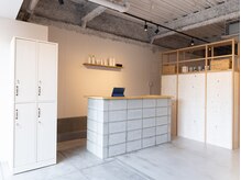 ノットドットビー(KNOT.B)の雰囲気（レセプションも広々空間があり、待合スペースもあります！）