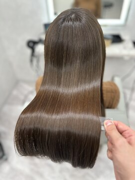 シシ 銀座(sisi) 【縮毛矯正/髪質改善/トリートメント/白髪染め/白髪ぼかし】