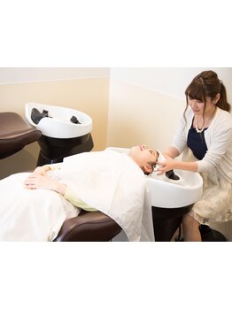 【国立】気持ち良さだけではないヘッドスパを！炭酸濃度も高くカラーの退色を防止する「スミスパ」が人気！