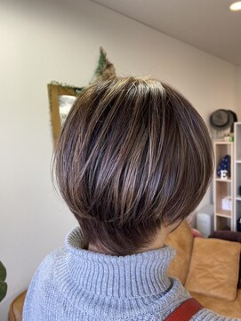 エルフゥ(Elle fou) たっぷりハイライト くびれショート