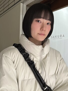 サクラ オモテサンドウ(SAKURA) 丸みショート×ぱっつん前髪×ショートカット