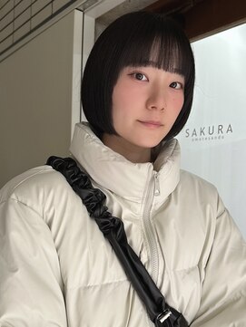 サクラ オモテサンドウ(SAKURA) 丸みショート×ぱっつん前髪×ショートカット
