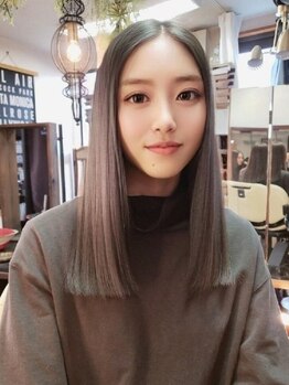 シニストラ(sinistra)の写真/《赤みを抑えた透明感カラー》透明感と艶を両立させるグレイカラーで、大人女性の魅力UPを叶えます!