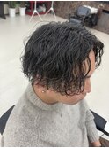 センターパート波巻きスパイラルパーマ