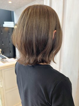 福山人気20代30代40代シフォンベージュ外ハネくびれボブイルミナ