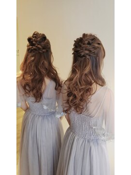 アバント(avant) ブライズメイドハーフアップアレンジ