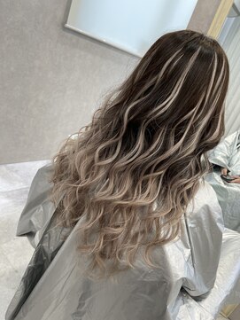 ホワイト(WHITE) [WHITE RYOTA]ホワイトグレージュバレ風エクステ