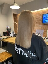 ウェッジ プレミアムヘアーサロン(WEDGE)&nbsp;ぷつっとサラサラストレート・ミルクティーベージュカラー