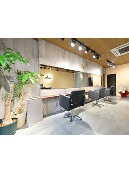 【完全マンツーマン施術】経験豊富なスタイリスト達がマンツーマンで施術！プライベート空間をご提供。