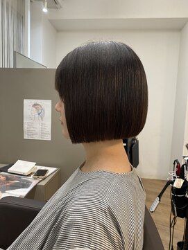 ジエクト ヴィシア(The Ect VIXIA) まとまるボブ　切りっぱなし　縮毛　地毛風ストレート　髪質改善