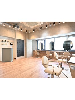 【表参道駅3分】白を基調としたオシャレなプライベート空間で、自分だけの特別なサロンタイムをお届け*