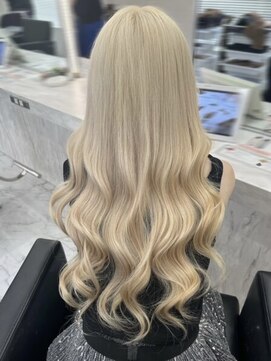 リトバイトゥルークリエイション 大宮(Re:to by True Creation) 【外国人風】プラチナブロンド×波巻きロング