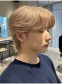 韓国ヘアメンズヘアミルクティーベージュブリーチカラー