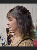 根本は白髪だけどグレー&シルバー、毛先キツネ蛍光グリーン