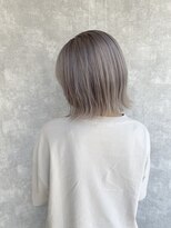ボブ×外はね×シルバーグレー