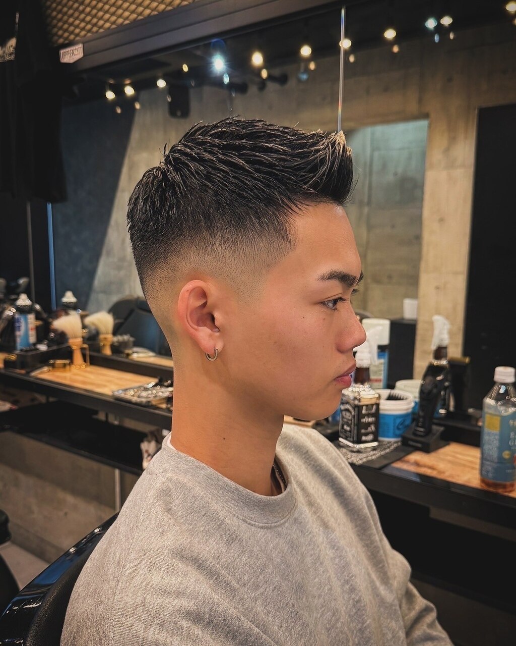 2082黒髪フェザーショートフェード刈り上げショートバーバー