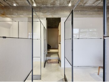リビング(Living by Buzz)の写真/【多治見】洗練された空間が◎360度どこから見ても美しく自宅でも簡単にスタイリング可能な仕上がりを実現*